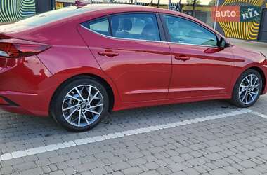 Седан Hyundai Elantra 2018 в 