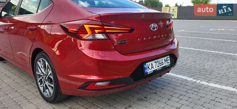 Седан Hyundai Elantra 2018 в Киеве