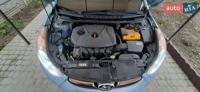 Седан Hyundai Elantra 2012 в Вороновиці