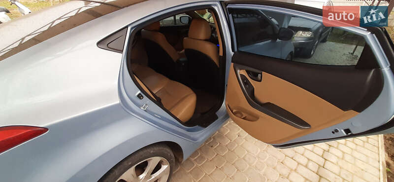Седан Hyundai Elantra 2012 в Вороновиці