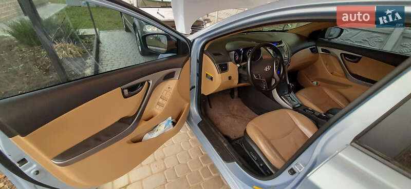 Седан Hyundai Elantra 2012 в Вороновиці