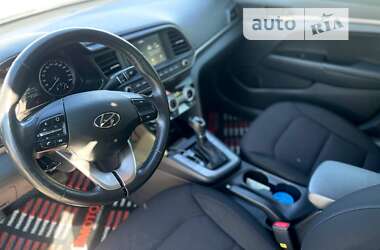 Седан Hyundai Elantra 2019 в Києві