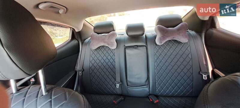 Седан Hyundai Elantra 2013 в Ужгороде