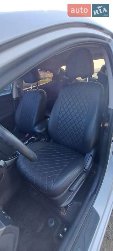 Седан Hyundai Elantra 2013 в Ужгороде