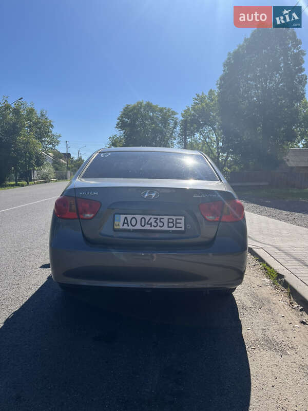 Седан Hyundai Elantra 2008 в Хусті