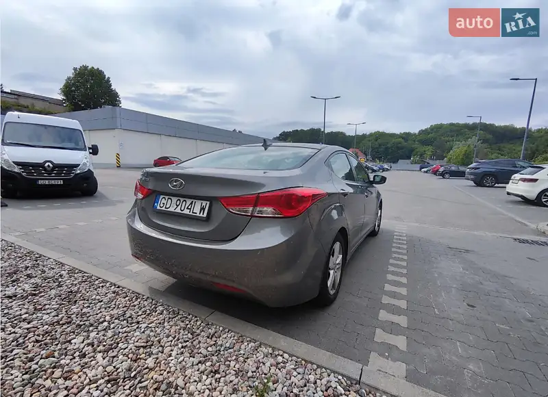 Седан Hyundai Elantra 2013 в 