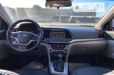 Седан Hyundai Elantra 2016 в Києві