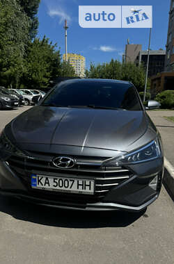 Седан Hyundai Elantra 2018 в Киеве