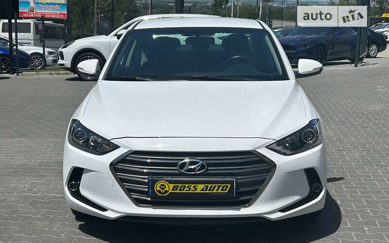 Седан Hyundai Elantra 2018 в Чернівцях