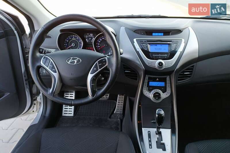 Седан Hyundai Elantra 2012 в Львове