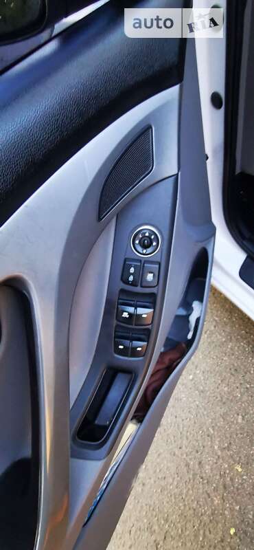 Седан Hyundai Elantra 2014 в Николаеве