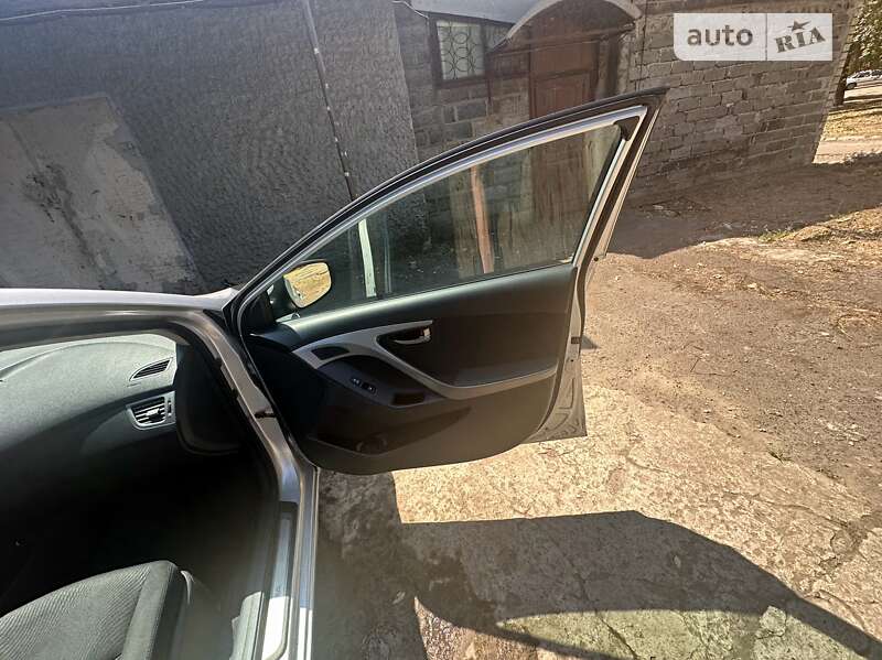 Седан Hyundai Elantra 2014 в Зеленодольской