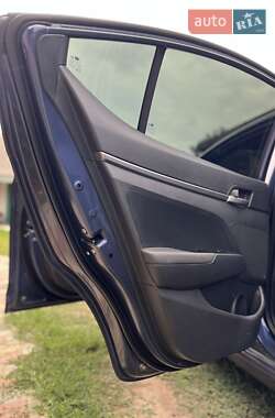 Седан Hyundai Elantra 2017 в 