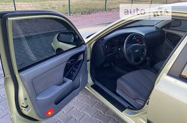 Седан Hyundai Elantra 2004 в Одесі