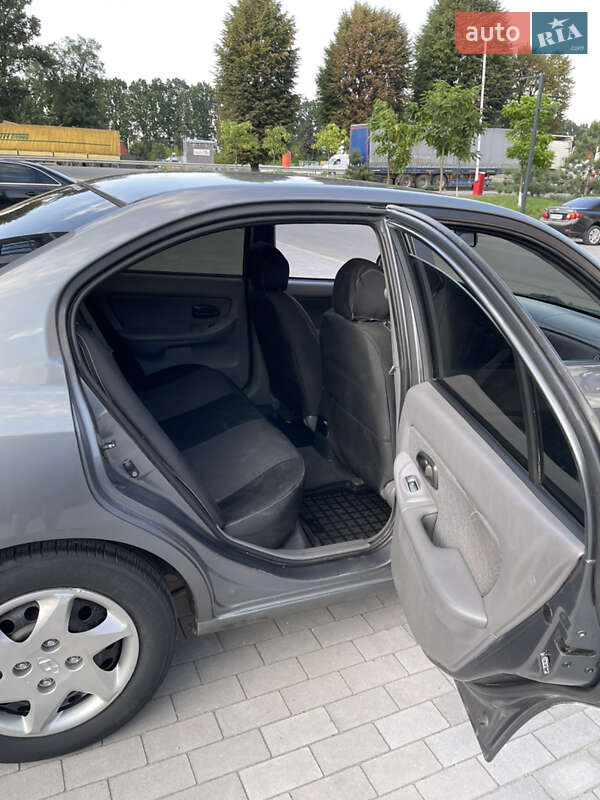 Седан Hyundai Elantra 2010 в Виннице