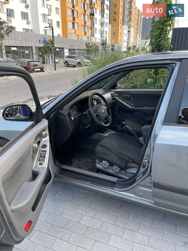 Седан Hyundai Elantra 2010 в Виннице