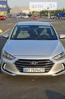 Седан Hyundai Elantra 2018 в Киеве