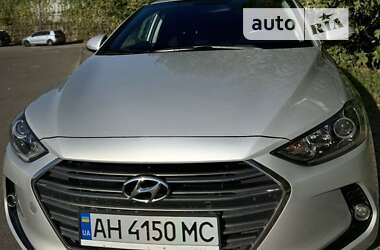 Седан Hyundai Elantra 2018 в Киеве