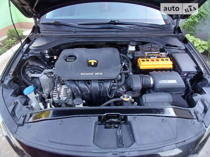 Седан Hyundai Elantra 2017 в Чугуєві