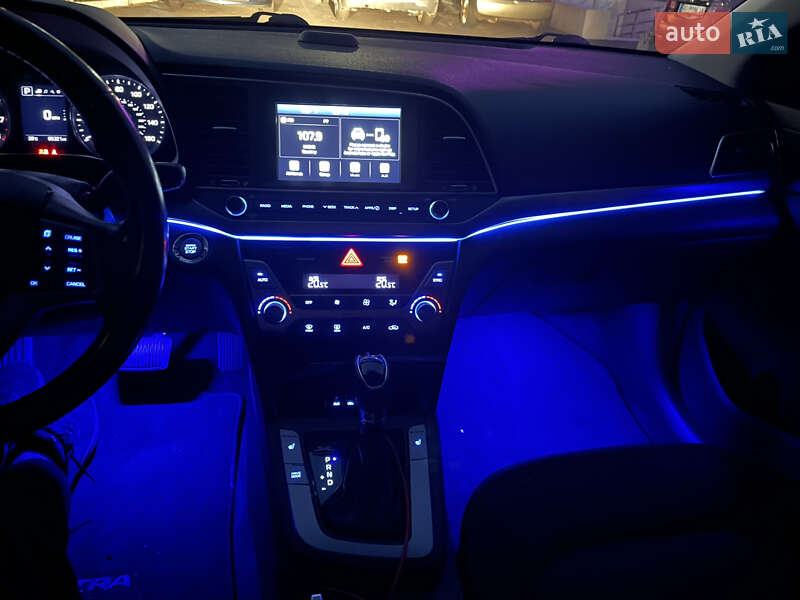 Седан Hyundai Elantra 2017 в Киеве