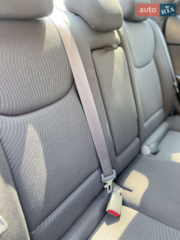 Седан Hyundai Elantra 2015 в Ивано-Франковске