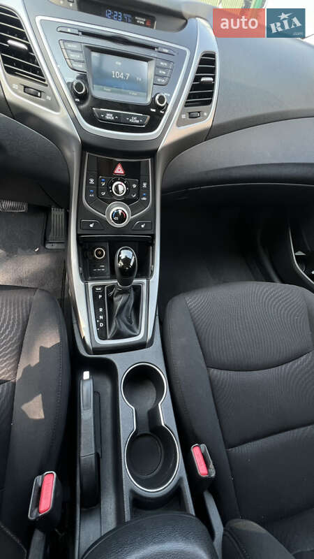 Седан Hyundai Elantra 2015 в Ивано-Франковске