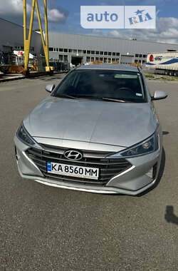 Седан Hyundai Elantra 2018 в Киеве