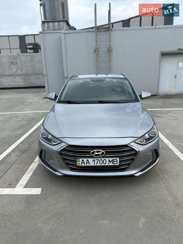 Седан Hyundai Elantra 2016 в Києві
