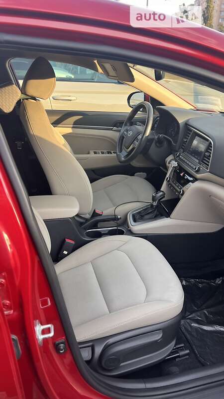 Седан Hyundai Elantra 2016 в Киеве