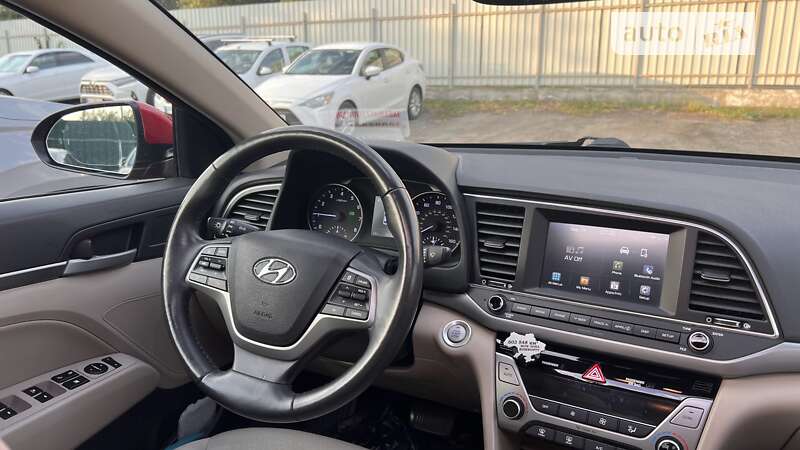 Седан Hyundai Elantra 2016 в Киеве