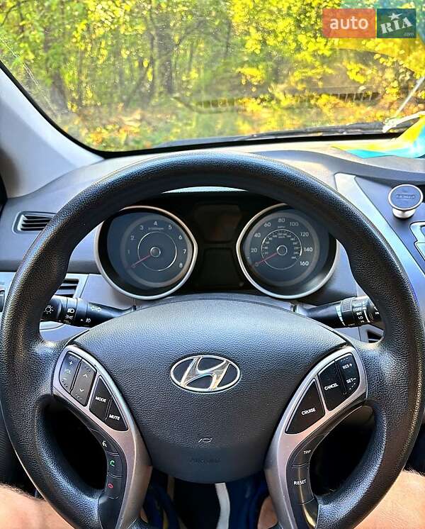 Седан Hyundai Elantra 2012 в Киеве