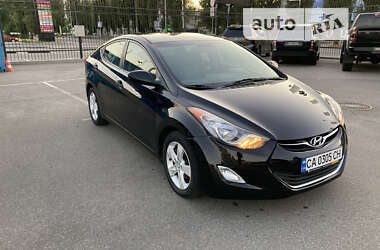 Седан Hyundai Elantra 2011 в Каневе