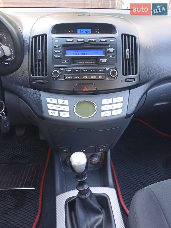 Седан Hyundai Elantra 2008 в Киеве