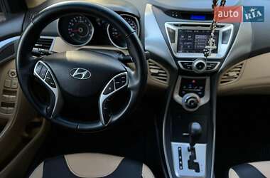 Седан Hyundai Elantra 2012 в Івано-Франківську