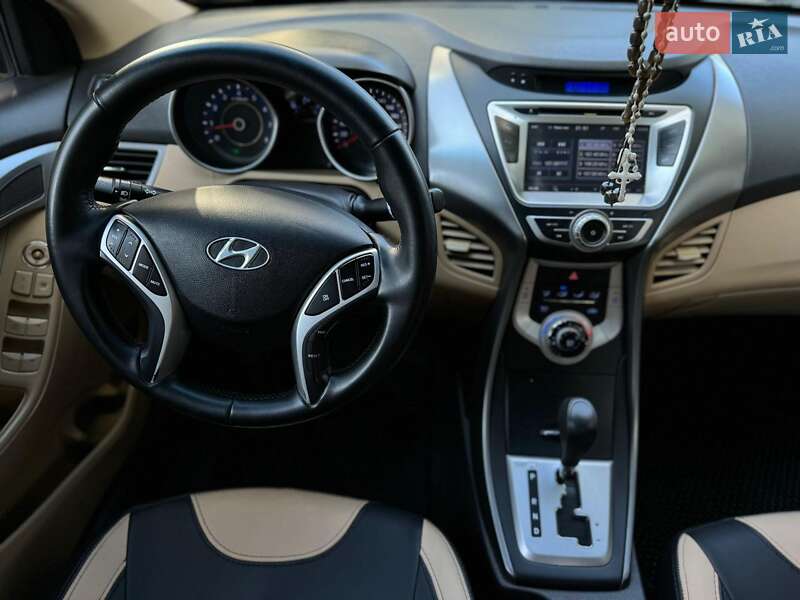 Седан Hyundai Elantra 2012 в Івано-Франківську