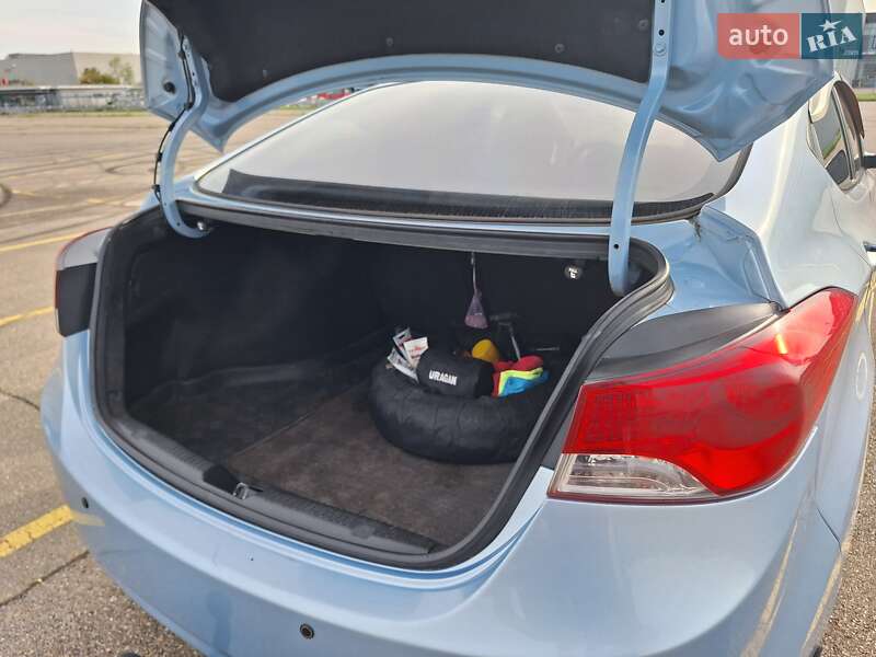 Седан Hyundai Elantra 2011 в Херсоне