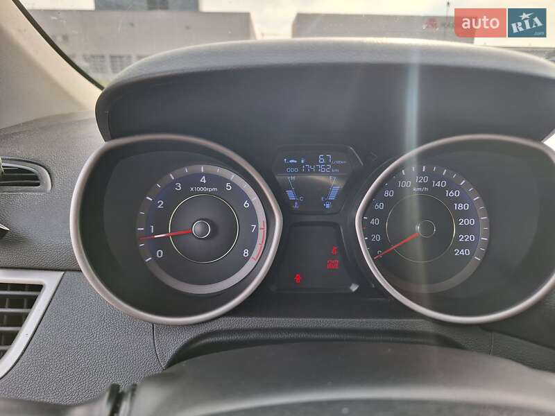 Седан Hyundai Elantra 2011 в Херсоне
