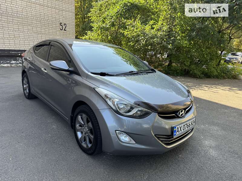 Hyundai Elantra 2012