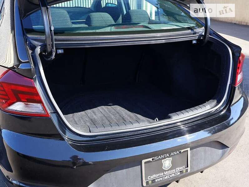 Седан Hyundai Elantra 2019 в Львове