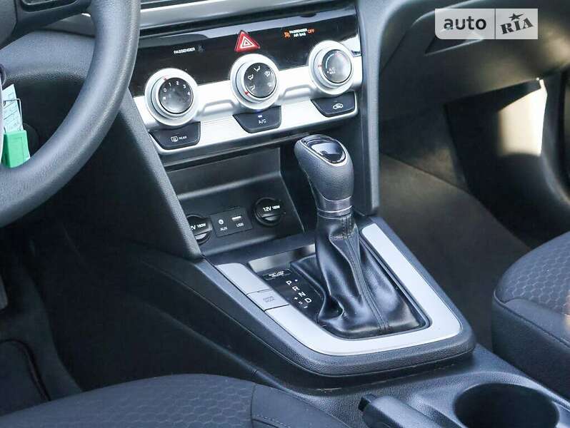 Седан Hyundai Elantra 2019 в Львове