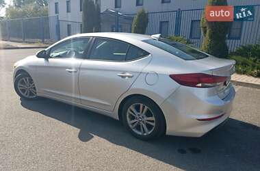 Седан Hyundai Elantra 2016 в Новомосковске