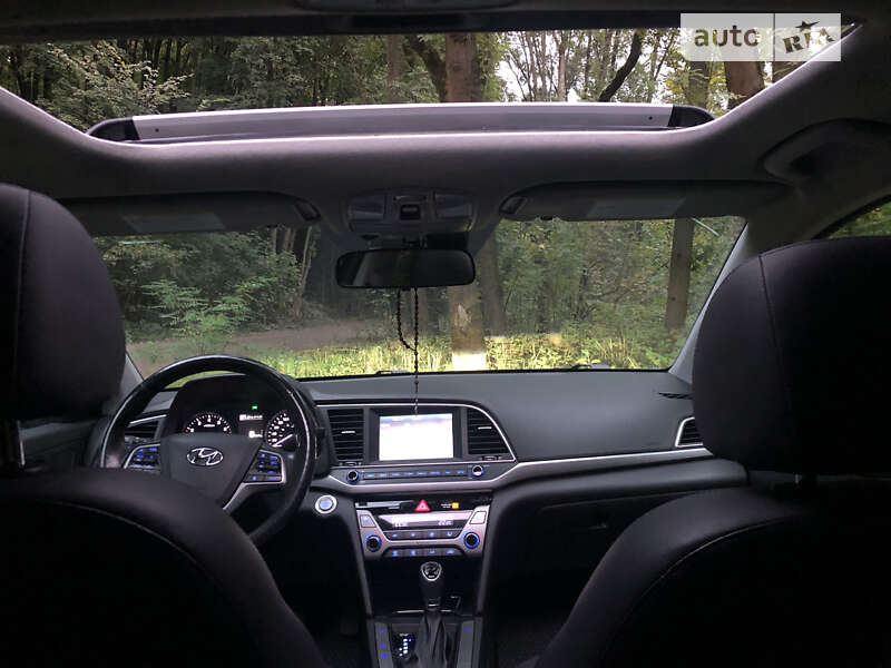Седан Hyundai Elantra 2018 в Львові