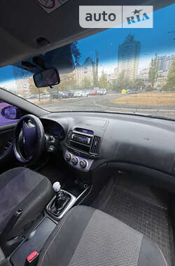 Седан Hyundai Elantra 2011 в Киеве