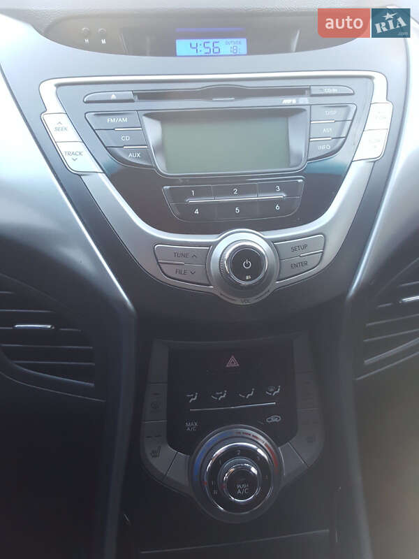 Седан Hyundai Elantra 2013 в Львові