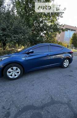 Седан Hyundai Elantra 2015 в Киеве