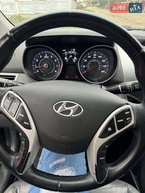 Седан Hyundai Elantra 2011 в Черновцах