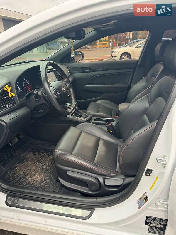 Седан Hyundai Elantra 2017 в Кривом Роге