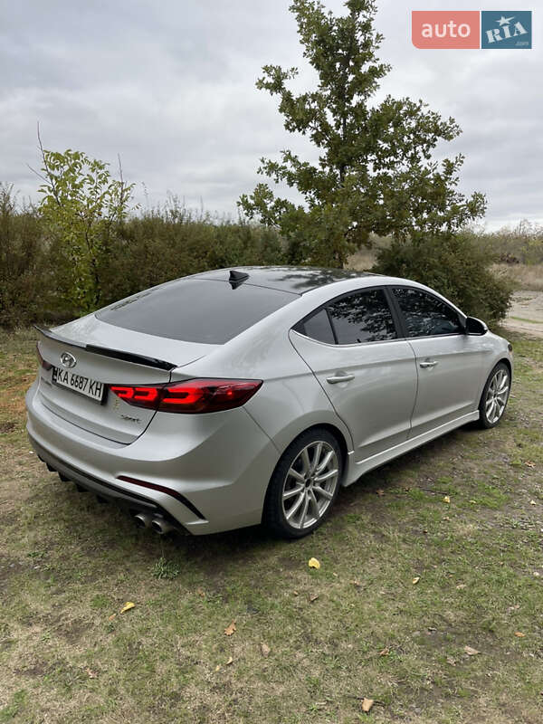 Седан Hyundai Elantra 2017 в Одессе