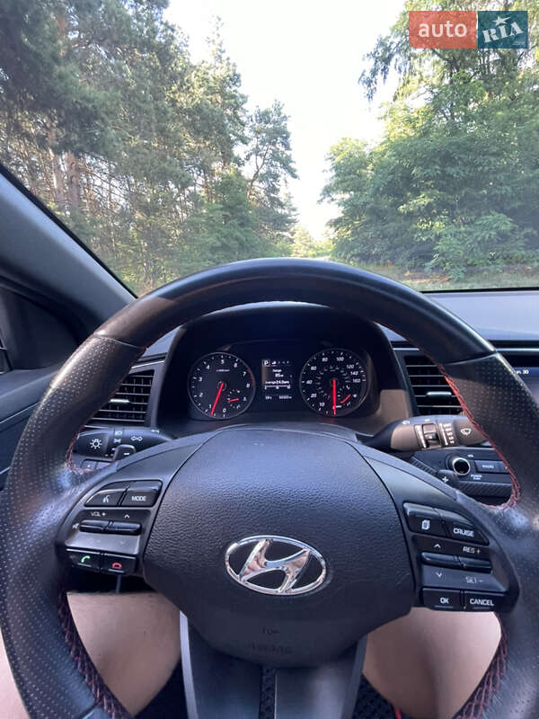 Седан Hyundai Elantra 2017 в Одессе