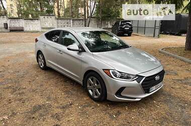 Седан Hyundai Elantra 2016 в Киеве